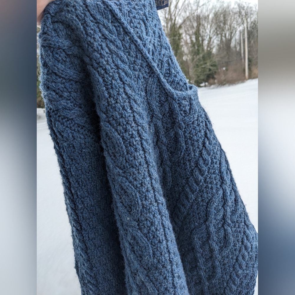 Vintage Chunky Blue Cable Knit 100% Wool Sweater - Made in England - Picture 10 of 10